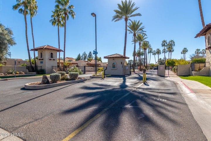 2915 W KELTON Lane, Phoenix, AZ