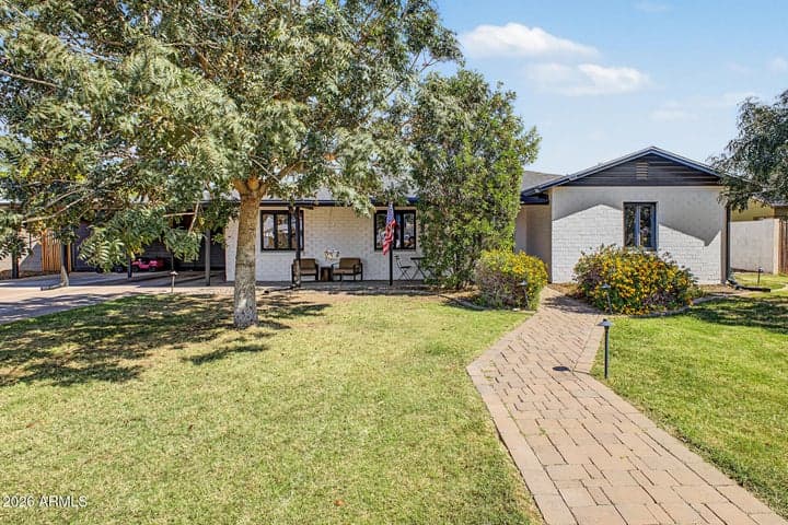 2221 N LAUREL Avenue, Phoenix, AZ