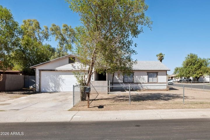 8202 W HIGHLAND Avenue, Phoenix, AZ