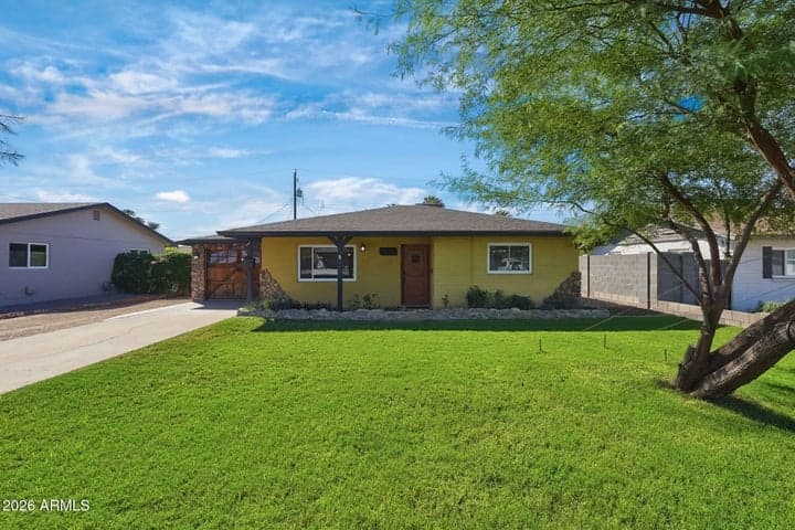 4623 E HOLLY Street, Phoenix, AZ