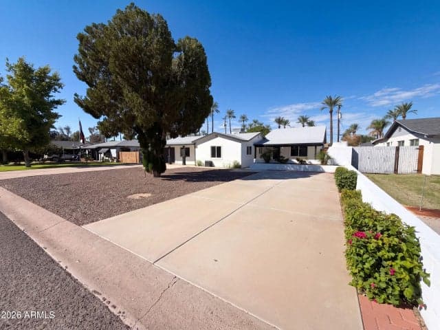3016 N 47TH Street, Phoenix, AZ