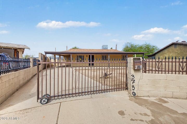 3750 W CHIPMAN Road, Phoenix, AZ