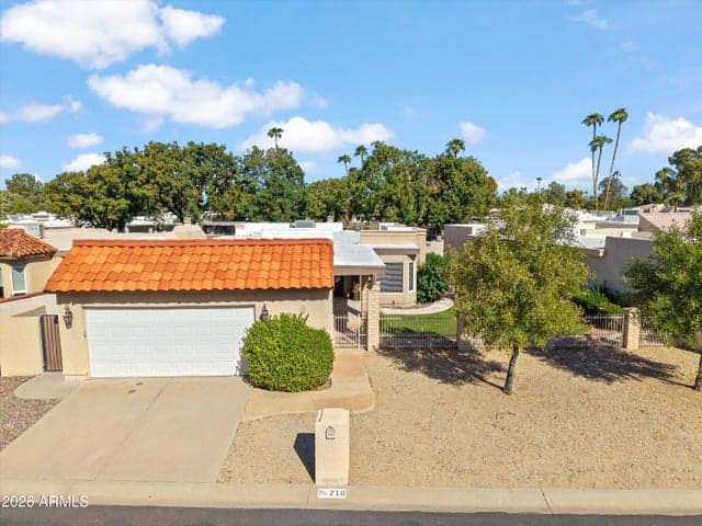 210 W CANTERBURY Lane, Phoenix, AZ