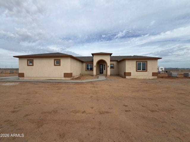 23316 W BARWICK Drive, Wittmann, AZ
