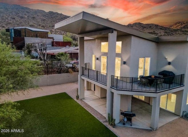 933 W MERCER Lane, Phoenix, AZ