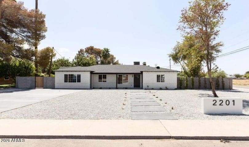 2201 E Amelia Avenue, Phoenix, AZ