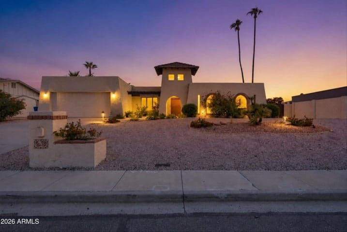2930 E ACOMA Drive, Phoenix, AZ