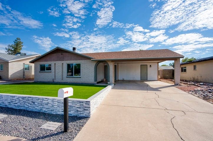 3049 W SUNNYSIDE Drive, Phoenix, AZ