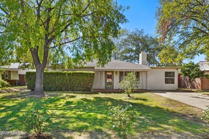 807 E LAMAR Road, Phoenix, AZ