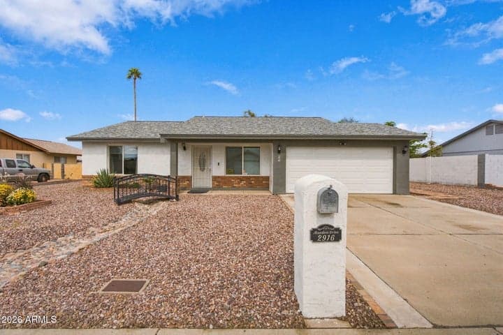 2916 W MEADOW Drive, Phoenix, AZ