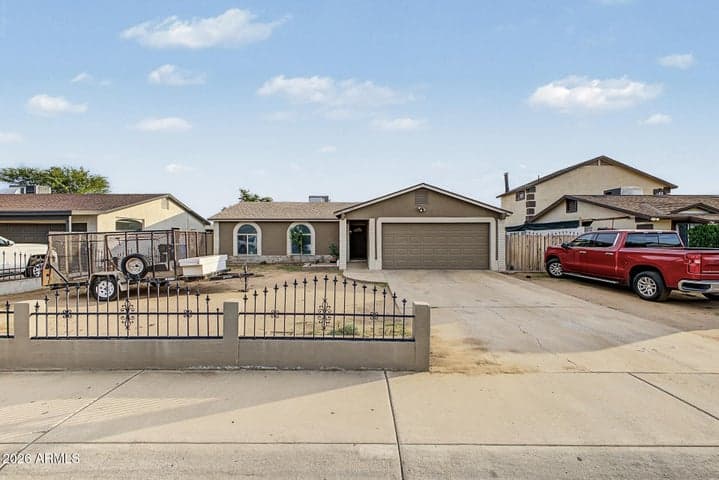6827 W HOLLY Street, Phoenix, AZ
