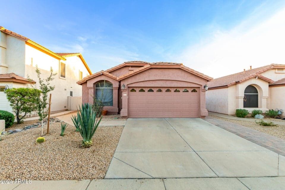 4847 E ABRAHAM Lane, Phoenix, AZ 85054 — photo 1 of 31
