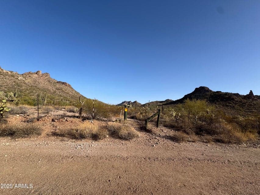 493 W MCDOWELL Boulevard '-', Apache Junction, AZ 85120 — photo 1 of 29
