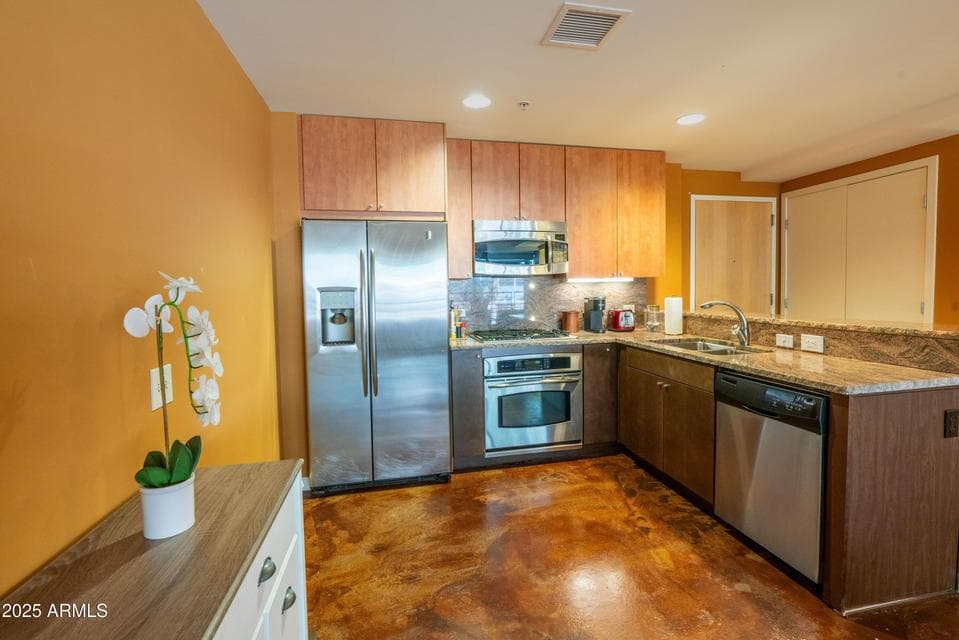 7137 E RANCHO VISTA Drive 3003, Scottsdale, AZ 85251 — photo 1 of 31