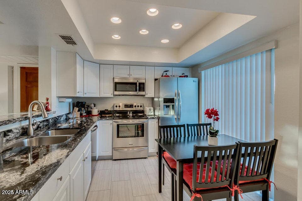 9450 N 94TH Place 210, Scottsdale, AZ 85258 — photo 1 of 11