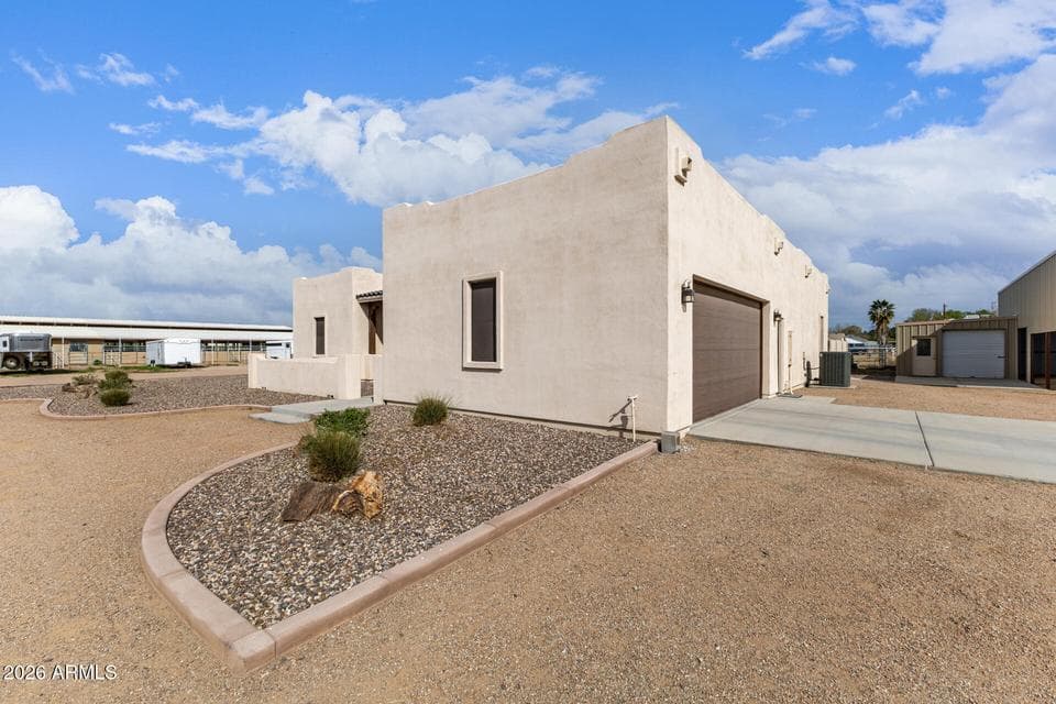 17524 E BROOKS FARM Road, Gilbert, AZ 85298 — photo 1 of 47