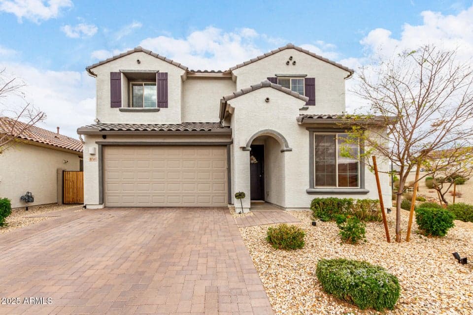 8740 W SAN MIGUEL Avenue, Glendale, AZ 85305 — photo 1 of 33