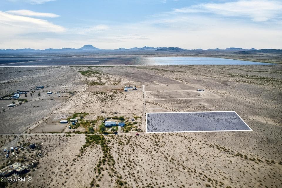 Affordable acreage land for sale in Tonopah AZ. Build your dream custom home or bring your RV to this beautiful, flat vacant lot with no HOA restrictions.
