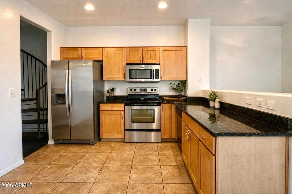 2264 E HUNTINGTON Drive, Phoenix, AZ 85040 — photo 1 of 33