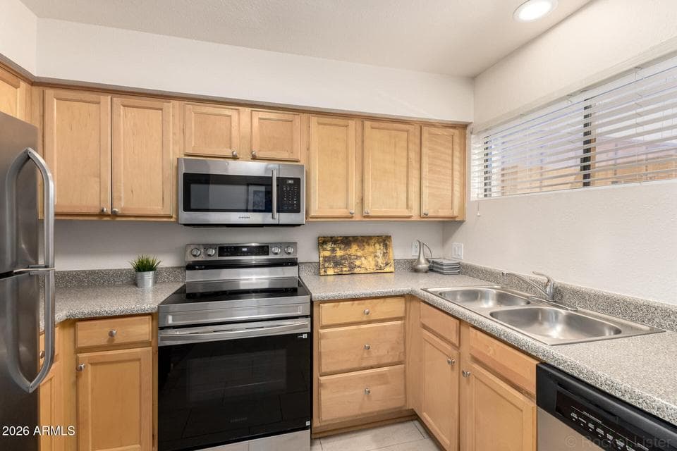11640 N 51ST Avenue 237, Glendale, AZ 85304 — photo 1 of 35