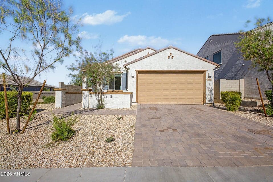 5656 N 87TH Drive, Glendale, AZ 85305 — photo 1 of 39