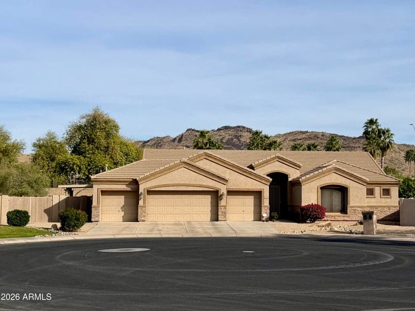 4644 W VILLA LINDA Drive, Glendale, AZ 85310 — photo 1 of 39
