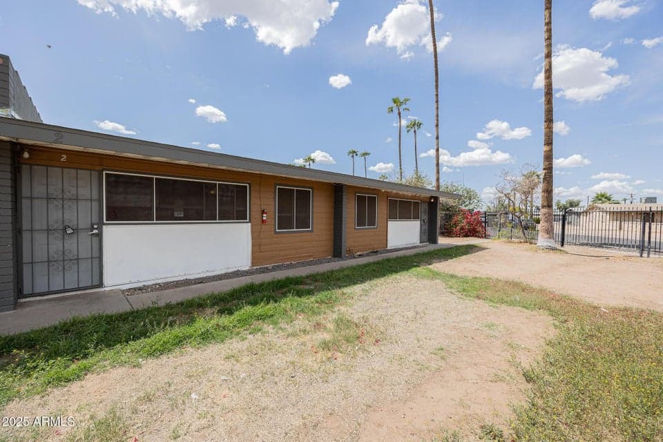 2115 W DEVONSHIRE Avenue 2, Phoenix, AZ 85015 — photo 1 of 12