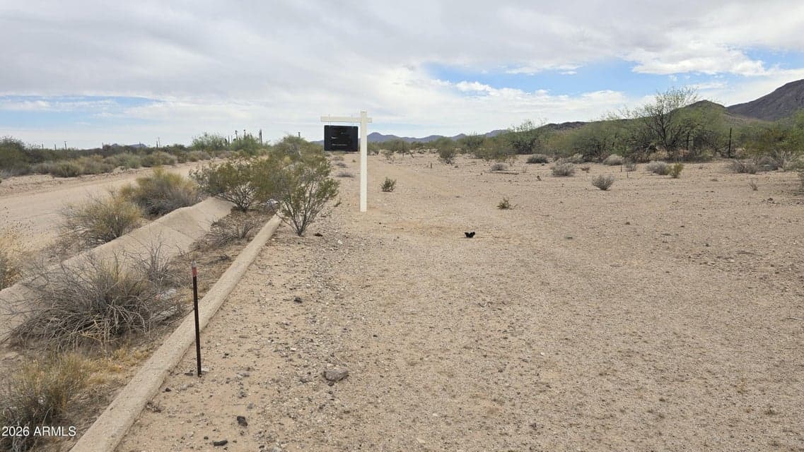 Sign near the NE corner