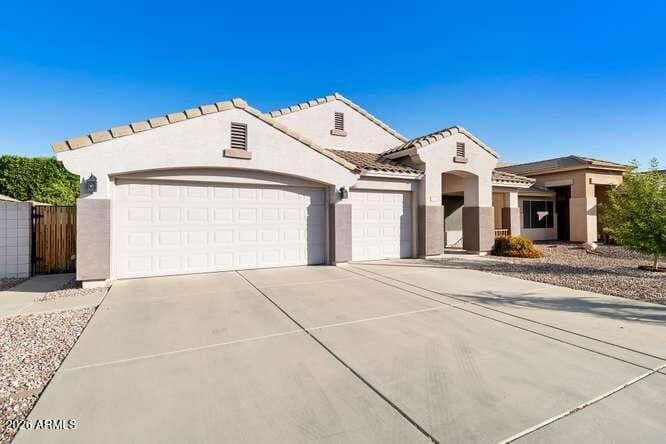 3828 S SETON Avenue, Gilbert, AZ 85297 — photo 1 of 51