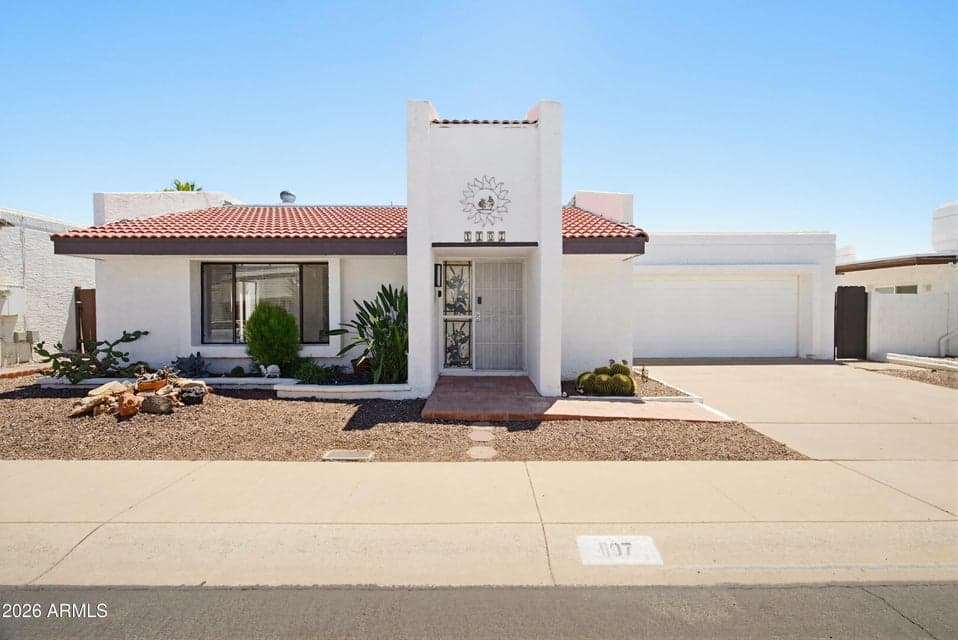 1107 E Michigan Avenue, Phoenix, AZ 85022 — photo 1 of 37
