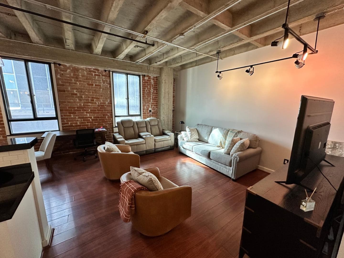114 W Adams Street 402, Phoenix, AZ 85003 — photo 1 of 12