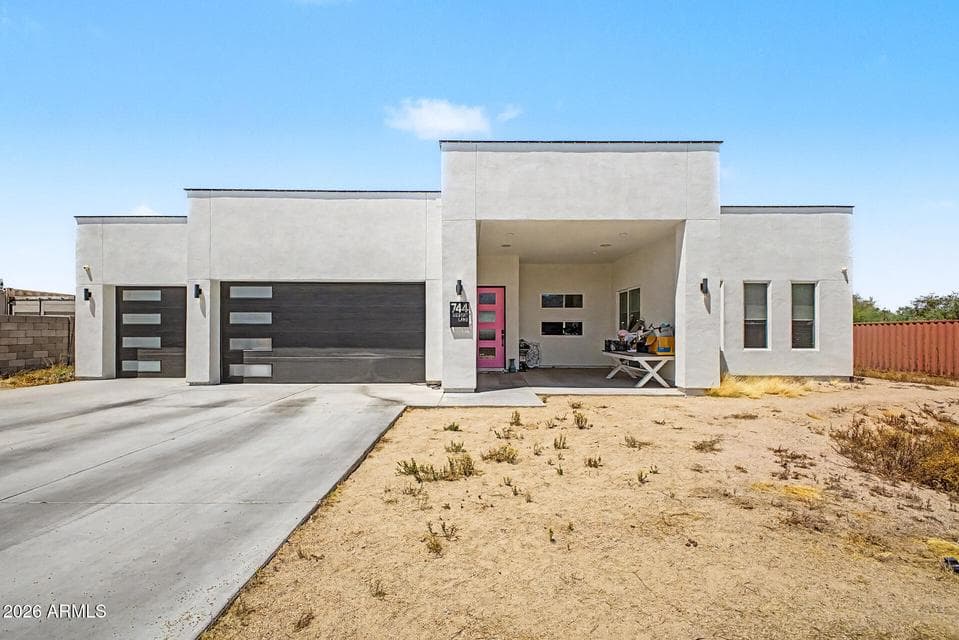 744 E DESERT Lane, Phoenix, AZ 85042 — photo 1 of 38