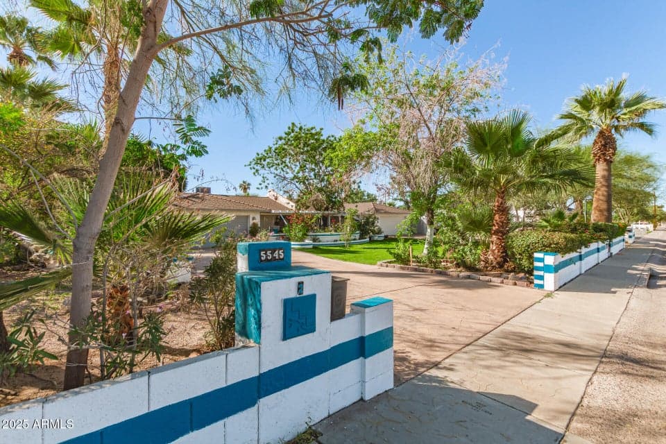 5545 E EARLL Drive, Phoenix, AZ 85018 — photo 1 of 7