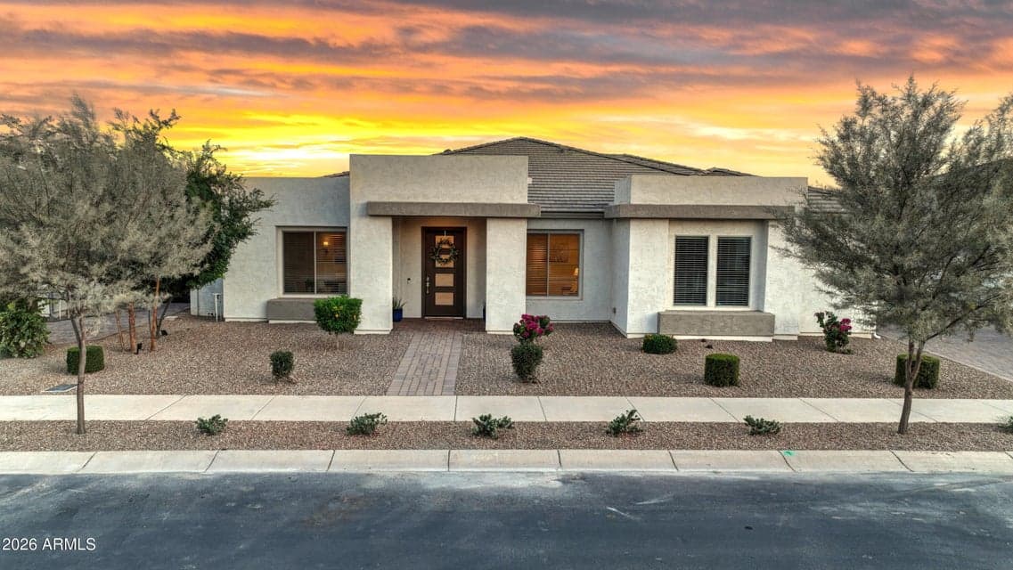This pristine 3,633 sq. ft. "Heritage Collection" sits in an exclusive, all single story neighborhood.
