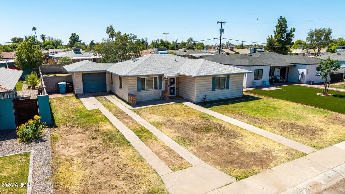 Central Phoenix neighborhood of Bel Air on a quiet cul-de-sac street - low-maintenance vinyl siding