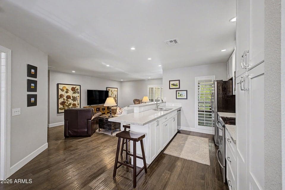 5221 N 24TH Street 206, Phoenix, AZ 85016 — photo 1 of 26