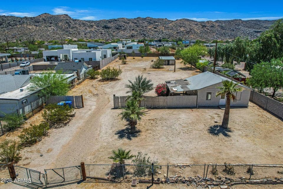 2237 E DESERT Lane, Phoenix, AZ 85042 — photo 1 of 26