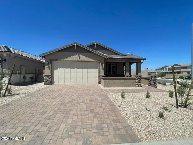 8746 W SAN JUAN Avenue, Glendale, AZ 85305 — photo 1 of 27