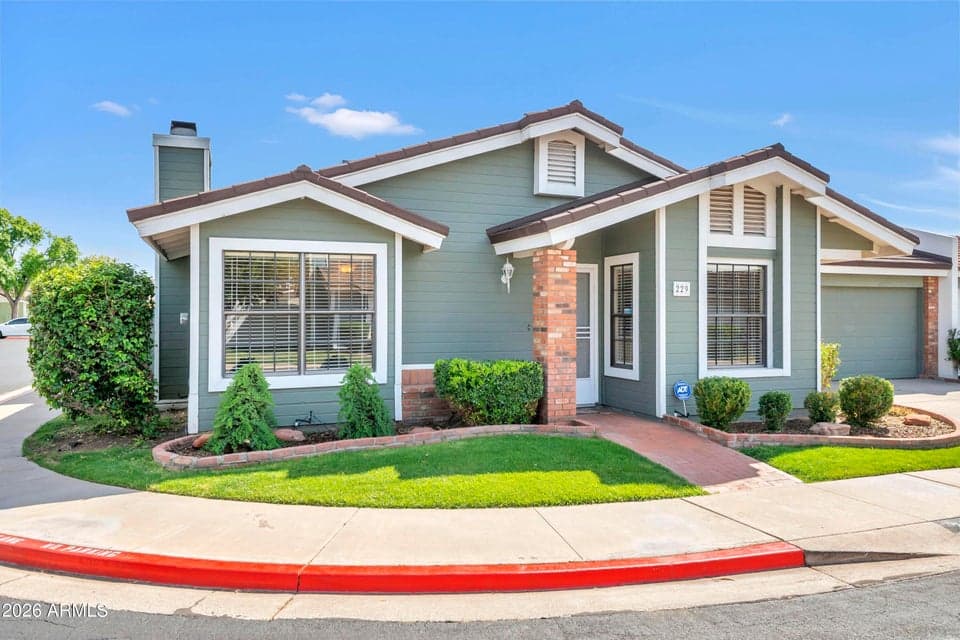 229 E ANDERSON Avenue E, Phoenix, AZ 85022 — photo 1 of 22