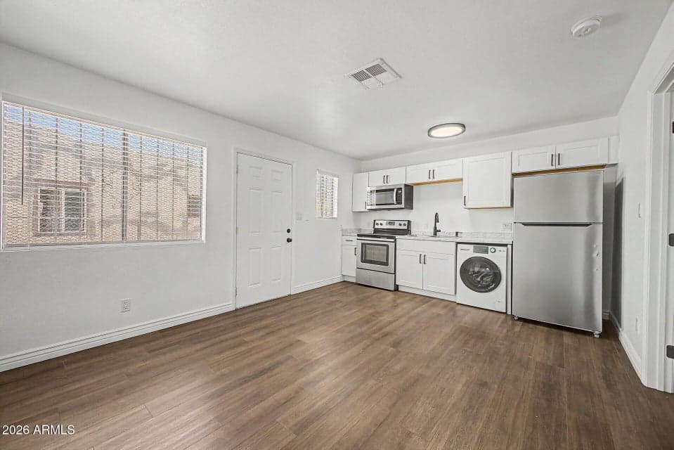 1438 E Adams Street Apt 2, Phoenix, AZ 85034 — photo 1 of 22