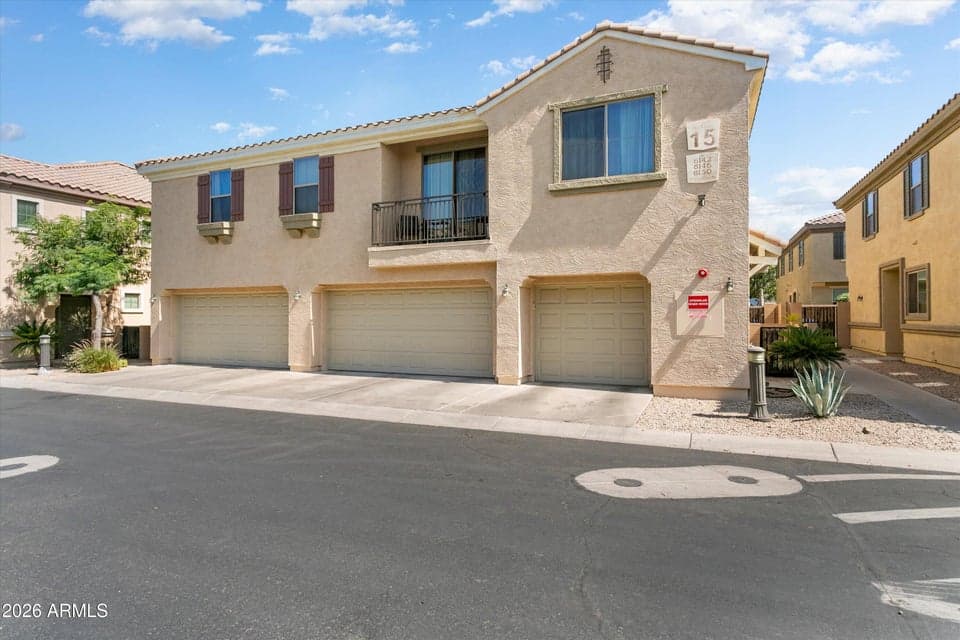 Front of Home, 2 Car Garage