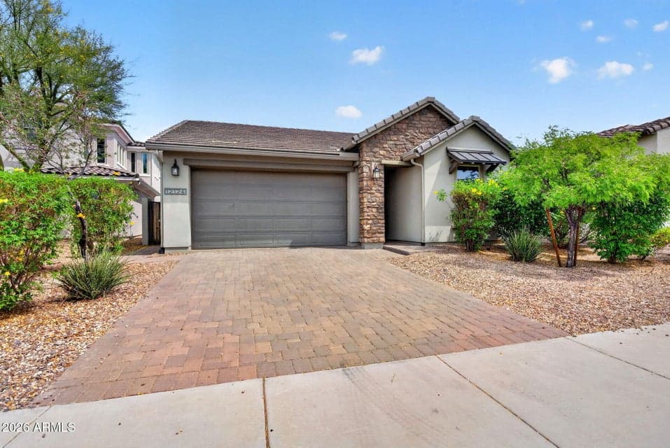 Note the gorgeous pavered driveway. Upgrades the minute you arrive!