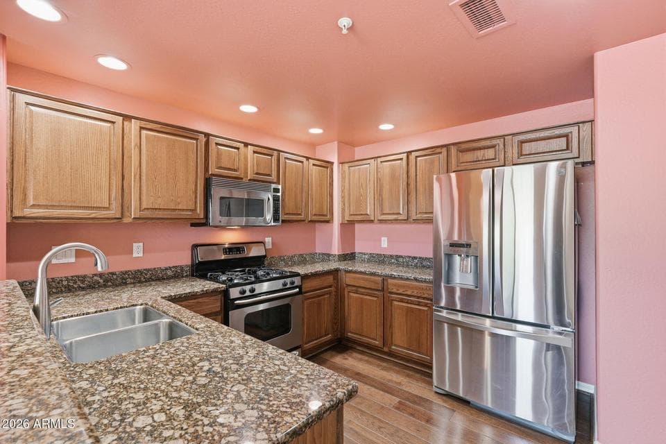 Kitchen w/granite counter tops