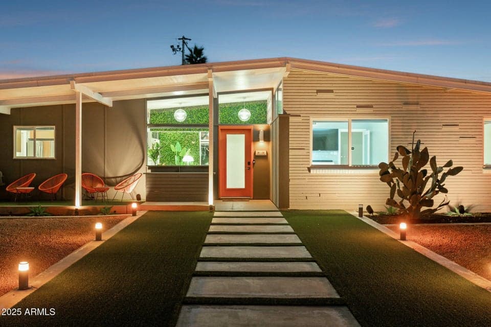 2055 W WINDSOR Avenue, Phoenix, AZ 85009 — photo 1 of 80