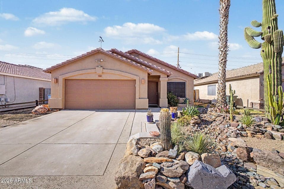 3302 W MELINDA Lane, Phoenix, AZ 85027 — photo 1 of 41