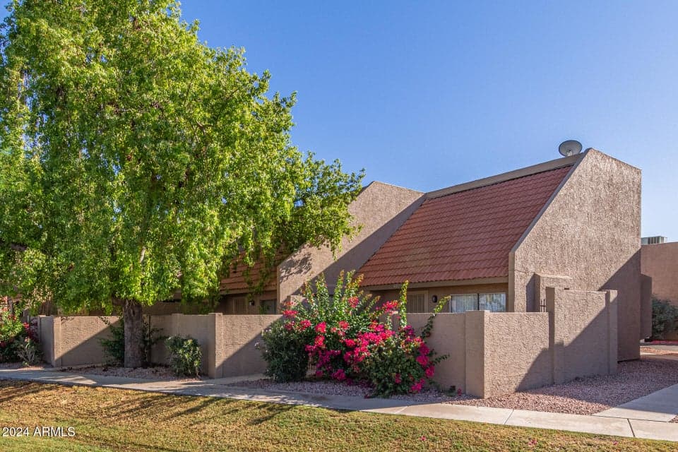 7432 N 43RD Lane, Glendale, AZ 85301 — photo 1 of 31