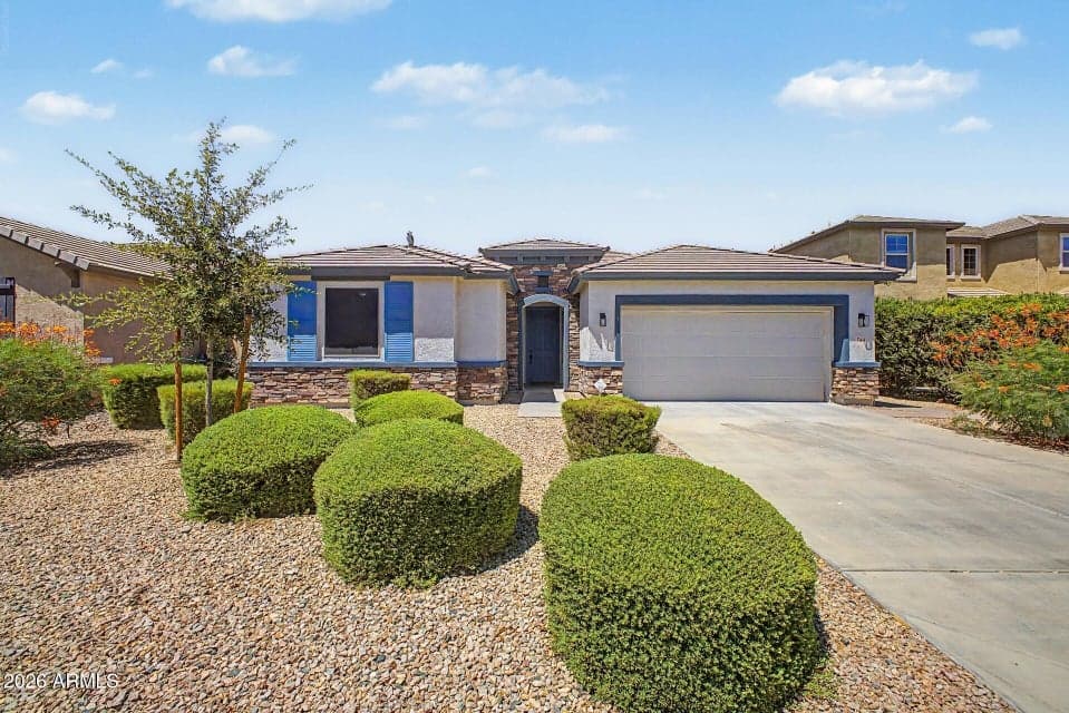 744 W DESERT HOLLOW Drive, San Tan Valley, AZ 85143 — photo 1 of 43