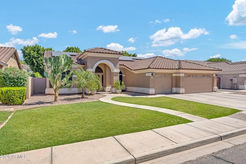 140 W BAYLOR Lane, Gilbert, AZ 85233 — photo 1 of 28
