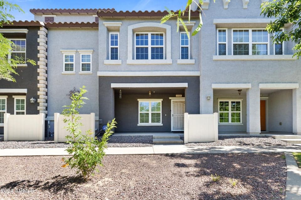 2256 E HUNTINGTON Drive, Phoenix, AZ 85040 — photo 1 of 28