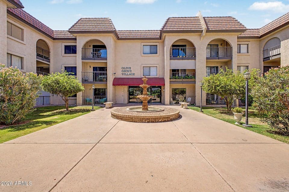 3033 E DEVONSHIRE Avenue 1021, Phoenix, AZ 85016 — photo 1 of 19